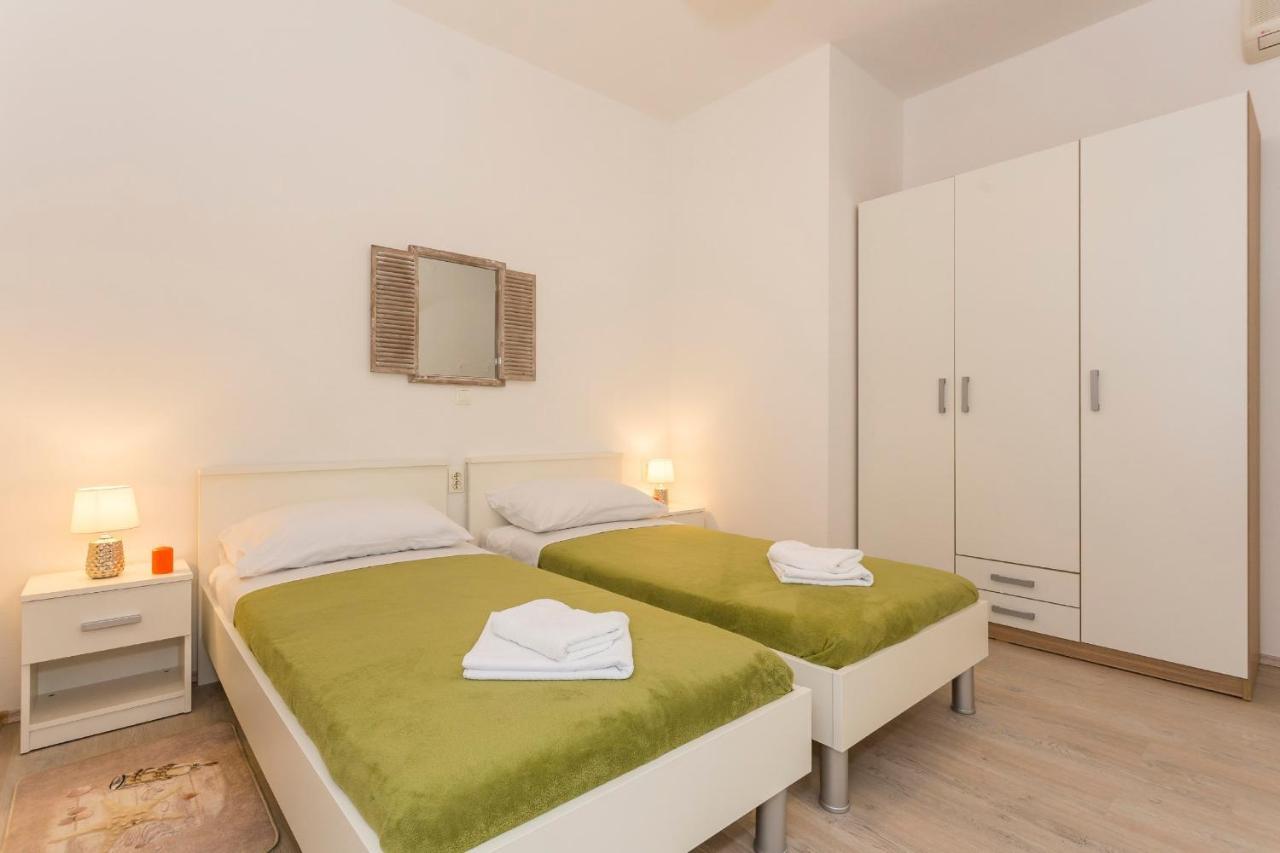 Comfortable Modern Studio With Shaded Patio 스플리트 외부 사진